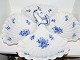 Blue Flower
Extra large divided dish from 1806-1830