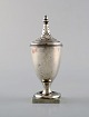 English pepper shaker in silver. Late 19th century. From large private 
collection. 
