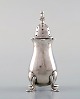 English pepper shaker in silver. Late 19th century. From large private 
collection. 
