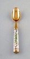 Georg Jensen for Royal Copenhagen. "Flora Danica" dinner spoon of gold plated 
sterling silver. Porcelain handle decorated in colors and gold with flowers.