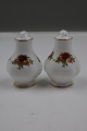 Old Country Roses English bone China porcelain. 
Set of salt- and pepper castors