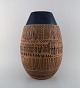 Lisa Larson for Gustavsberg. Kæmpestor Granada keramik vase i modernistisk 
design. 1960/70