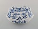 Antique Meissen "Blue Onion" square bowl in hand-painted porcelain. Early 20th 
century.
