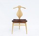 The Valet chair, model PP250, of maple and wengé by Hans J. Wegner and PP 
Furniture.
5000m2 showroom.