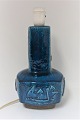 Königliches Kopenhagen. Keramische Tischlampe mit blauer Glasur. Design Jørgen 
Mogensen. Modell 21702. Höhe ohne Sockel 24 cm. (1 Wall)