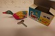 For the collectors:
"Swimming Duck" made of metal
The duck can be winded, - it works very well and 
it is as good as new
Please note the long legs of the duck
The original box as well as the original key come 
with the item
L. about 8cm