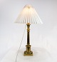 Tall table lamp in brass from the 1920s.
5000m2 showroom.
