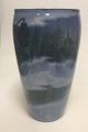 Danam Antik 
præsenterer: 
Royal 
Copenhagen 
Unika Vase af 
Johanne Louise 
Oppermann fra 
April 1893 Liv 
i Tåge