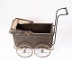 Antique baby carriage, in great vintage condition from the 1920s.
5000m2 showroom.