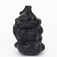 Roxy Klassik 
presents: 
Christina 
Muff / Eget 
værksted 
Organic vase 
in stoneware 
with black 
glaze, H. 34 
cm.
1 ...