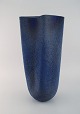 European studio ceramist. Large floor vase in glazed stoneware. Beautiful glaze 
in shades of blue. Late 20th century.
