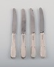 Four Evald Nielsen number 14 small lunch knives in hammered silver (830) and 
stainless steel. 1920s.
