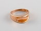 Scandinavian goldsmith. Modernist ring in 14 carat gold. Mid-20th century.
