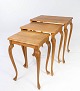 Nesting tables of oak, in great antique condition from the 1920s. 
5000m2 showroom.