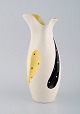 Burleigh Ware, England. Vase in glazed ceramics. Modernist design, mid 20th 
century.
