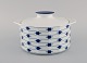 Tapio Wirkkala for Rosenthal. Corinth lidded tureen in blue painted porcelain. 
Modernist Finnish design. Dated 1979-80.
