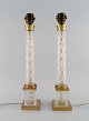 A pair of tall and sleek table lamps in clear crystal glass and brass. France, 
1960s / 70s.
