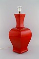 Large designer table lamp in red glazed ceramics. Late 20th century.
