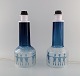 Ove Sandberg for Kosta Boda. Two table lamps in blue and clear art glass 
decorated with people. 1970s.
