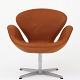 Roxy Klassik presents: Arne Jacobsen / Fritz HansenAJ 3220 - The 'Swan Chair' in Klassik Cognac aniline ...