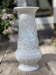 Beautiful, old white opaline vase with ivy and acanthus leaves decoration in 
relief. 25 cm high.