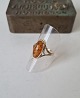 Vintage ring in 14 kt gold with cabochon cut amber