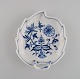 Leaf-shaped Meissen Blue Onion dish in hand-painted porcelain. Early 20th 
century.
