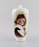 H. Hedenborg for Rosenthal. Antique vase in hand-painted porcelain with female 
portrait. Approx. 1900.
