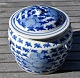 Pegasus – Kunst - Antik - Design presents: Chinese blue/white decorated porcelain jar with lid, 19th century