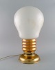 Stor bordlampe i messing og opalglas formet som elpære. 1960