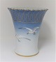 Bing & Grøndahl. Måge stel med guld. Vase. Model 186. Højde 16 cm. (2 sortering)