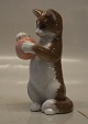 0669 Kgl. Stående kat med bold 11.5 cm  (1249669) Kongelig Dansk