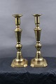 Pair of English brass candlesticks 21cm on squared stand from the 19th century.