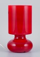 Skandinavisk designer, bordlampe i bordeauxfarvet glas.