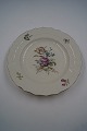 Frisenborg with gold rim Danish porcelain, dinner 
plates 25cm