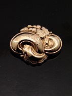 8 carat gold brooch