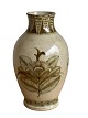 Patrick Nordström, Unikat Vase mit Krakelee-Glasur 
und Blumenmotiv