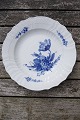 Blue Flower Curved Danish porcelain. Dinner plates 

25.5cm