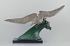 Kolossal skulptur efter Henry Lechesne (1811-1888). Fugl med udslåede vinger.