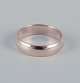 EG, Scandinavian goldsmith. 8 karat gold alliance ring.