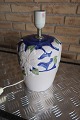 Vintage Table lamp
Beautiful decoration, blue and green, with 
flowers
H. 32cm
In a good condition