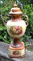 Huge English vase with lid in earthenware, 19th century.