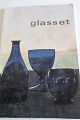 Glasset
Udgivet af Aktieselskabet Korsør Glasværk og A/S Cudoglas
Dansk Vinduesglas
Billedredaktion Per Lütken
Tekst: Peter Riismøller og Per Lütken
Lidt om glas af Per Lütken
1962