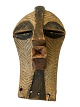 Small Kifwebe mask, carved wood, dyed with natural 
pigments, Songye people, Democratic Republic of 
Congo. Length: 20 centimeters.