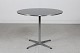 Arne Jacobsen
Cafebord på søjle
m/ blank sort laminat
Ø 90 cm
