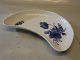 1713-10 
Crescent shaped 
dish  21 cm 
Danish 
Porcelain ...