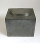 Chinese tea 
caddy in tin, 
19th century.