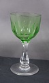 Derby glas med sleben stilk. Rhinskvinsglas med 
grøn kumme 12cm