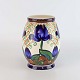 Kinnerup Antik 
& Porcelæn 
præsenterer: 
Aluminia 
vase
607/410
Blå tulipan