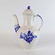 Kinnerup Antik 
& Porcelæn 
præsenterer: 
RC 
kaffekande
8034
Blå Blomst 
flettet
22 cm